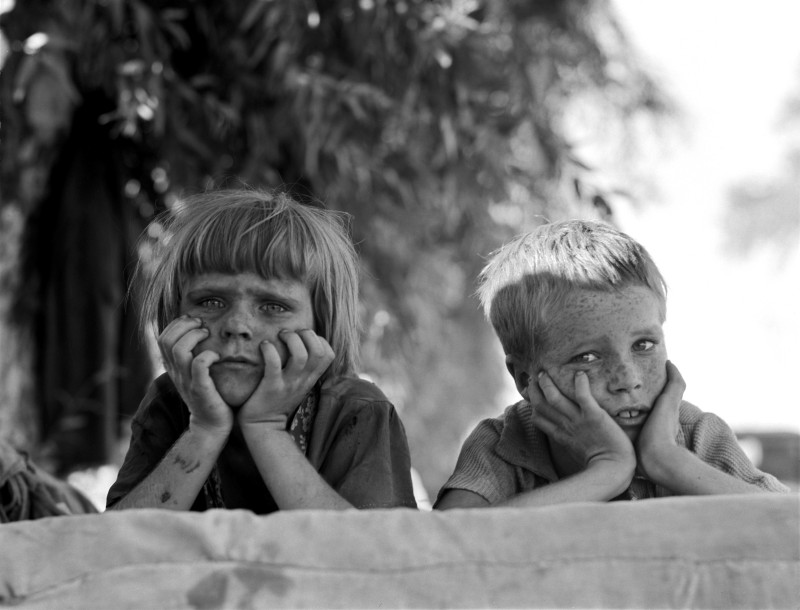 photo enfants en noir et blanc