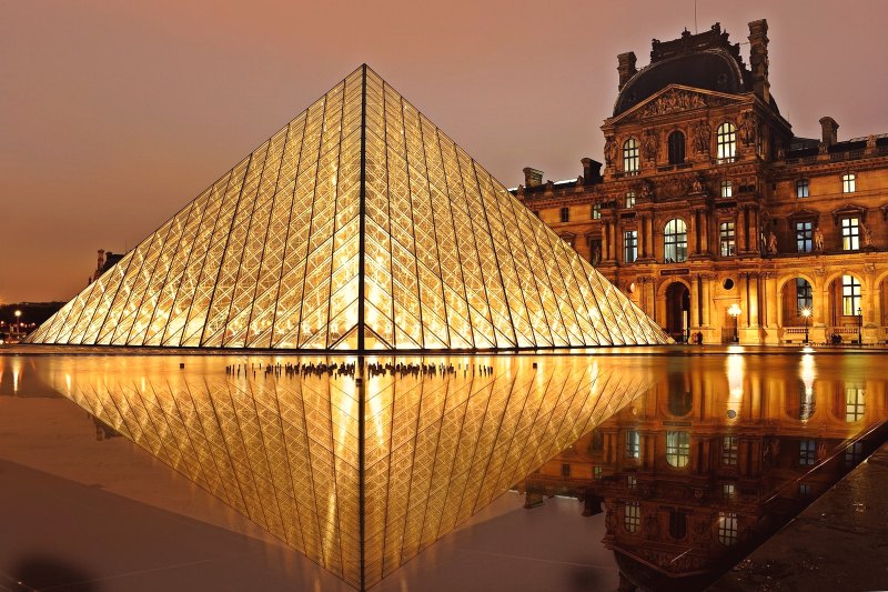 Pyramide du Louvre